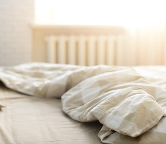 A është gjynah të flemë pas namazit të sabahut?