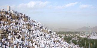 A lejohet ta agjërojmë vetëm ditën e xhuma kur i bie të jetë dita e Arafatit?