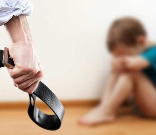 A e kemi gjynah që të mallkojmë babain e dhunshëm?