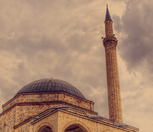 Sa i madh është mëkati i atyre që nuk e falin namazin?