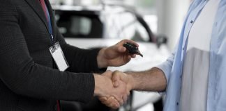 Ai bleu një makinë pasi e kontrolloi, më pas gjeti një defekt për të cilin shitësi nuk ishte në dijeni. A ka ai opsionin për të anuluar marrëveshjen?