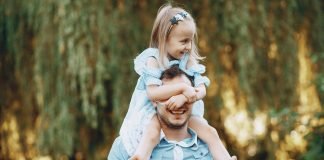 Ai i tha vajzës së tij: “Unë do të divorcohem nga mamaja jote!”