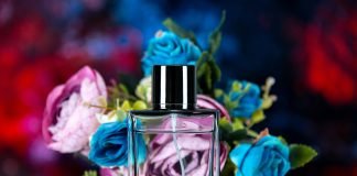 Gratë që vëjnë parfum kur shkojnë në xhami