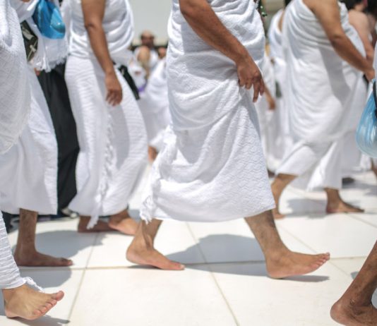 A lejohet veshja e pelenave për të rritur, për haxhiun në ihram që është i sëmurë?