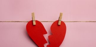 Ajo është një muajshe shtatzënë dhe dëshiron ta abortojë fetusin, sepse do të divorcohet nga i shoqi!