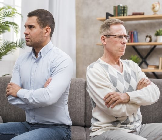 Ai e goditi babanë e tij sepse babai i tij goditi nënën e tij