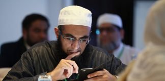 Cila ka prioritet: thirrja e jomuslimanëve në Islam apo thirrja e muslimanëve jo të përkushtuar, për t’u përkushtuar fetarisht?