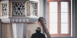 Nëse më ndodh kështu në namaz, si të veprojë?