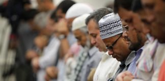 A lejohet të lexohen dy lutje hyrëse të ndryshme, në namaz?