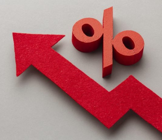 Ai mori hua nga gruaja e tij dhe kur erdhi koha për t’ia paguar, çmimi i arit ishte rritur. A hyn kjo nën titullin e kamatës?