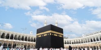 A i lejohet atij të bëjë umre kur ka një fidje për haxhin?