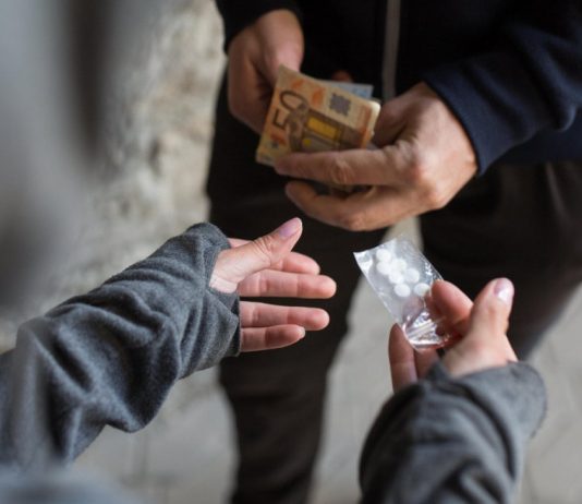 Pse në kohën e komunizmit nuk kishte degjenerime (vrasje, vjedhje, narkomani) si sot në demokraci?