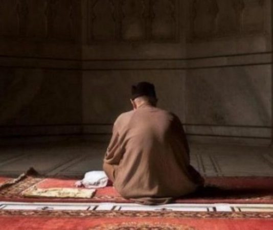 Nuk jam musliman por dua të falë namazin