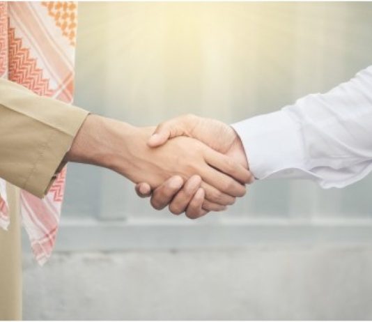 Dhënia e selamit duke thënë Es-selamu alejkum ue rahmatullahi ue berekatuhu ue magfiratuhu