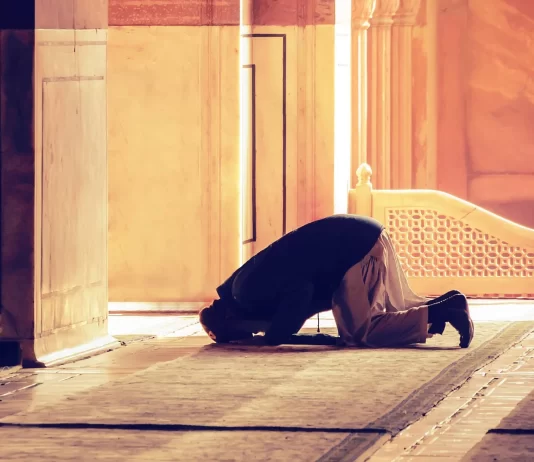 Përse Allahu i urdhëroi melekët t’i bëjnë sexhde Ademit (alejhi selam)?