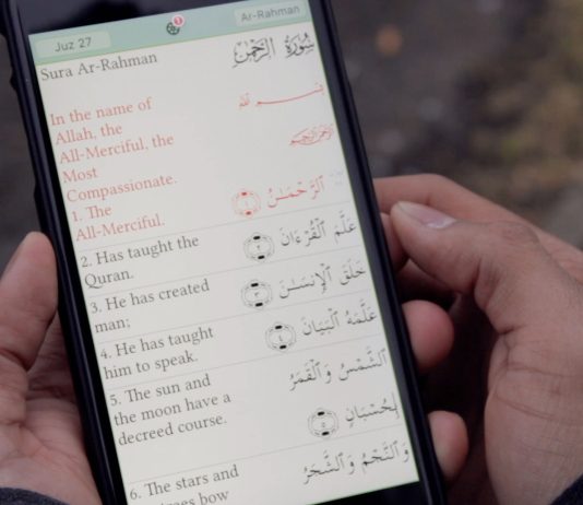 Leximi i Kur’anit nga telefoni pa abdes