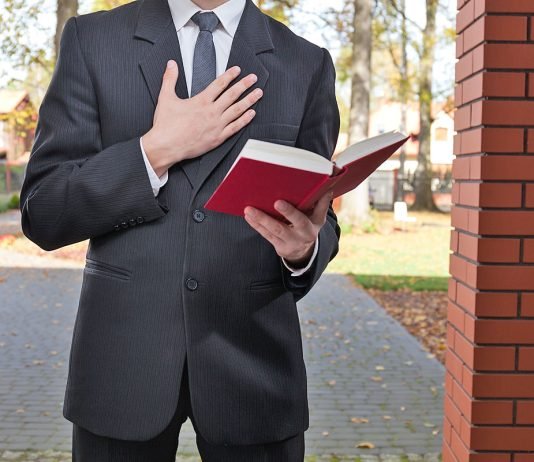 DËSHMITARËT E JEHOVAIT – Kush janë, çka besojnë dhe misioni i tyre?!