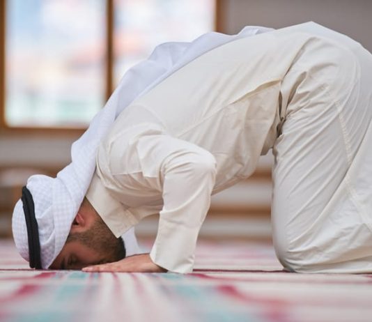 Si të bëj sehvi sexhden(sexhden e harresës) kur gaboj në namaz?