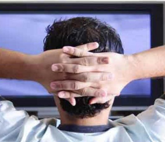 O Shejh, më këshillo pash Allahun! Jam në prag të Xhehenemit. Unë kam qenë i dhënë pas faqeve pornografike që nga viti i kaluar. Çdo herë që pendohem, përsëri kthehem në këtë