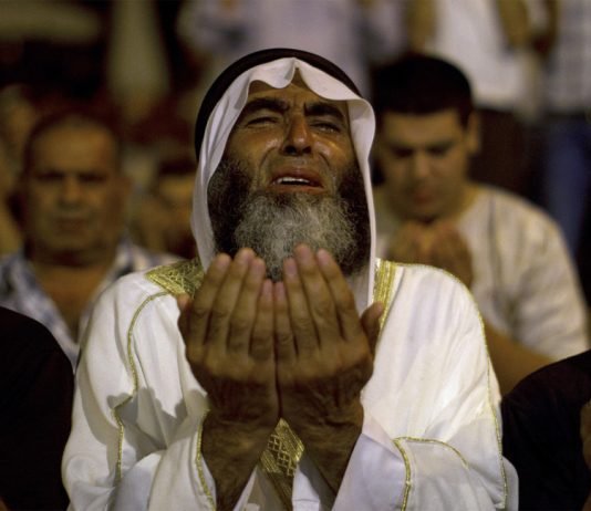 A bënë të themi “amin inshaAllah” kur bëjmë lutje?!