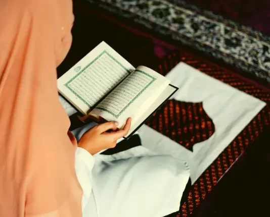 Çfarë gjykimi ka për atë që gabon në leximin e Kuranit? A ka shpërblim për të?