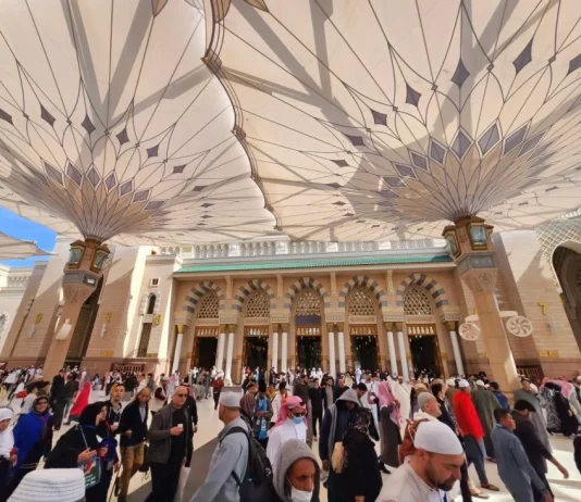 A lejohet kur shkon dikush në umre apo haxh t’i thuash bëri selam Pejgamberit(alejhi selatu ue selam)?