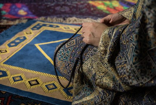Cilat janë kushtet që duhet të përmbushin gratë muslimane në muajin e Ramazanit