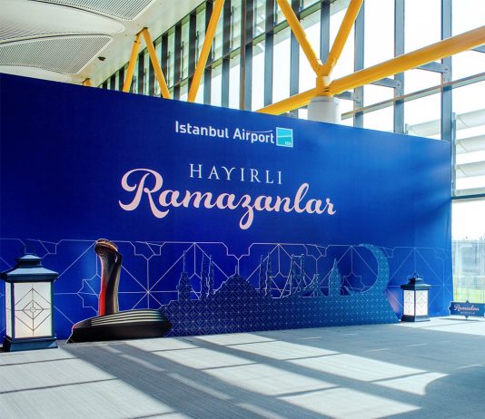 Gjykimi i iftarit në aeroport, pastaj kur ngritët aeroplani e vëren që dielli nuk ka perënduar