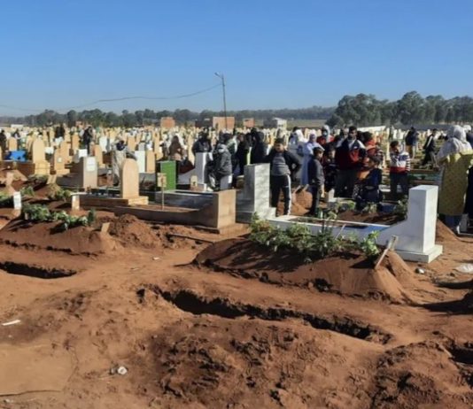 Cila është lutja që duhet të themi kur të vdekurin e vendosim në varr dhe cila lutje pas varrimit?