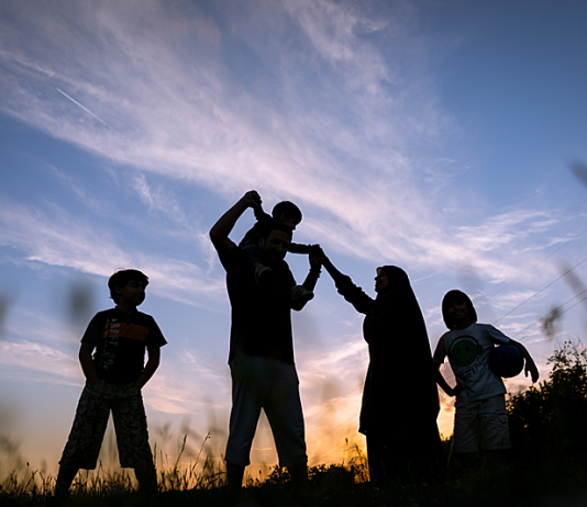 Si ta kuptojmë këtë ajet: “O ju që besoni! Ruani veten dhe familjet tuaja nga zjarri.”
