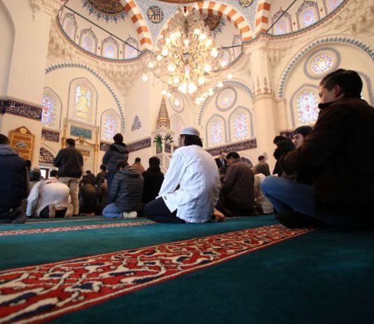 Mbajtja e ligjëratave pas katër rekateve të namazit të teravive