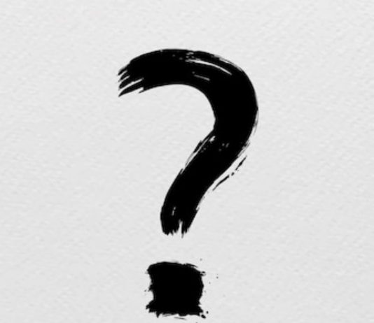 A është e ndaluar të flesh pa rroba?