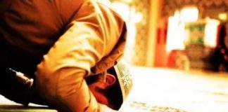 A e prish namazin zbulimi i shpinës?