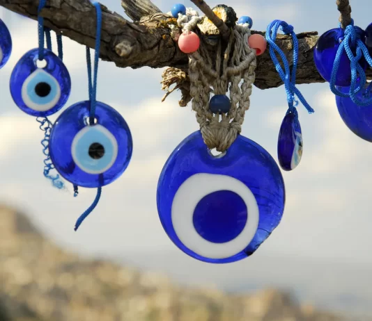 Cila është mënyra për të mbrojtur shtëpitë myslimane nga dëmet e magjisë dhe për t’u mbrojtur nga magjistarët dhe fallxhorët?