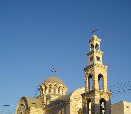 Hyrja e muslimanëve në kishë?!