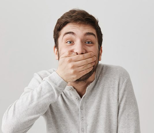 Kur bëjmë shaka, nganjëherë diçka gënjejmë me qëllim që të qeshim? A është e lejuar kjo?