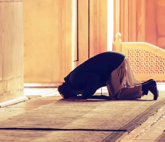 Kush janë gurabatë (të huajt) që janë përmendur në hadithin e Proleti, sal-Allahu alejhi ue selem, dhe si mund të bëhemi prej tyre?! – Shejh Albani