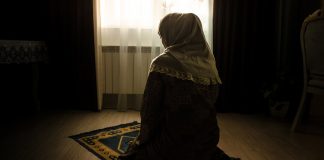 A mund të më tregoni si falet namazi i vitrit?