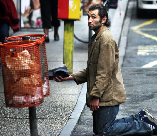 A është e lejuar të lypësh nga të tjerët pa pasur nevojë?
