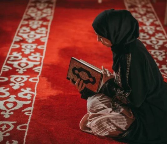 Si t’ia mësosh vajzës sate rëndësinë e shamisë në mënyrë të butë dhe të kuptueshme?