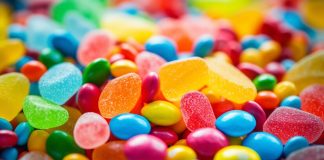 A lejohet përdorimi i produkteve që përmbajnë xhelatinë nga dhjami i derrit, pasi kjo substancë ndryshon gjatë përpunimit kimik?
