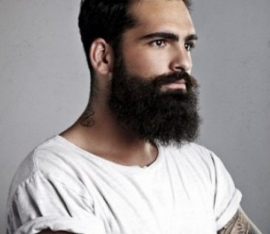 A lejohet ngjyrosja e mjekrës me ngjyrë të zezë?