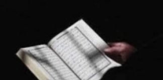 A duhet të kthehemi kah kibla kur të lexojmë Kuran?!