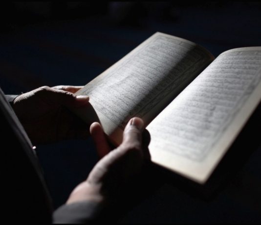 Cila është metoda e duhur për shërimin e dikujt nga magjia, mësyshi apo të prekurit nga exhini?