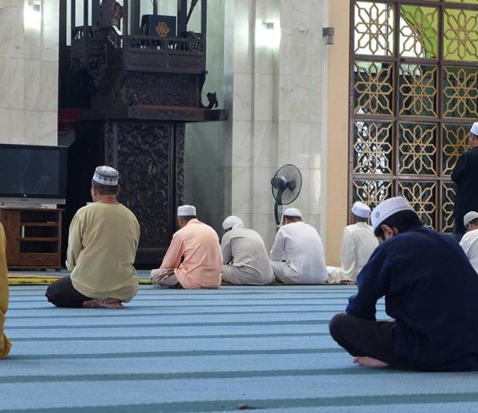 Cila është dispozita e „ Allahu kabull-Allahu e pranoftë“ pas përfundimit të namazit?