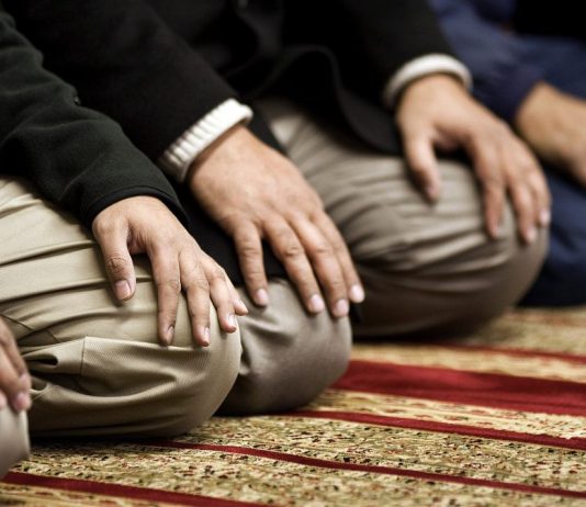 Si duhet t’i falë dy rekatet sunet të sabahut