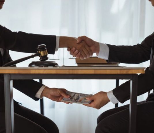 A konsiderohet ryshfet premtimi për shpërblime menaxherit në marrëveshjet e biznesit?