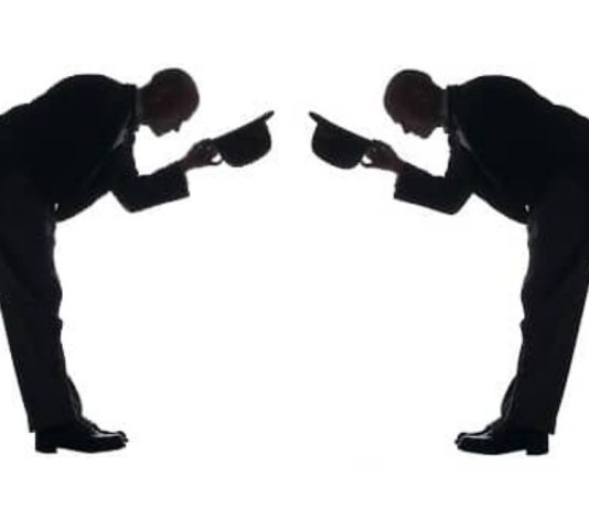 A konsiderohet e ndaluar përkulja para krijesave, duke pasur parasysh se ajo i ngjan ruku-së në Islam?