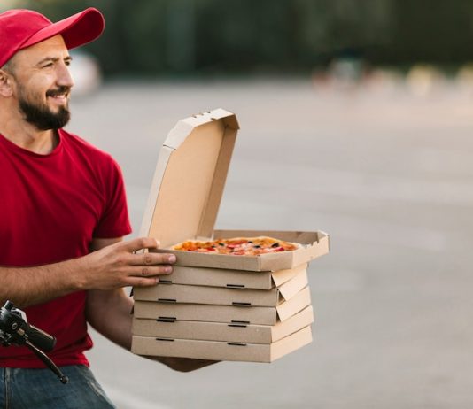 A më lejohet të punoj si shpërndarës picash që përmbajnë mish të derrit?