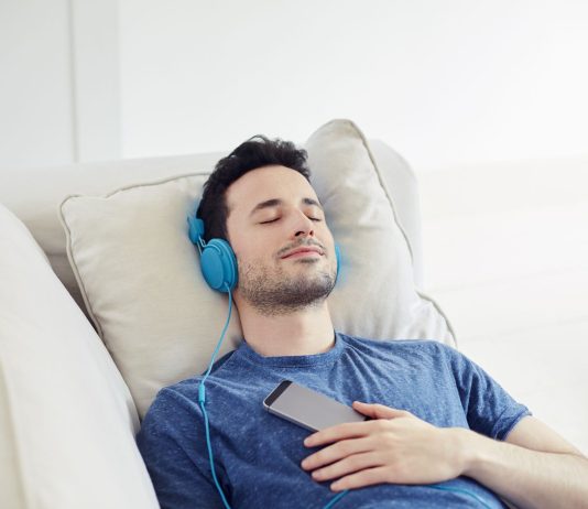 A është e vërtetë se një njeri që e shijon muzikën ai në atë moment ka bërë kufër?